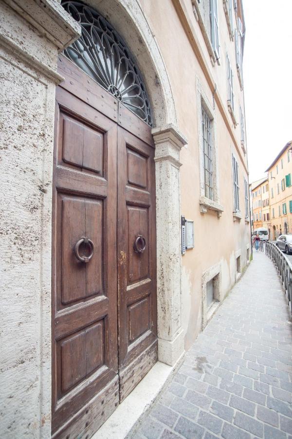 Chic Apartment In The Historic Center Of Perugia Exterior photo